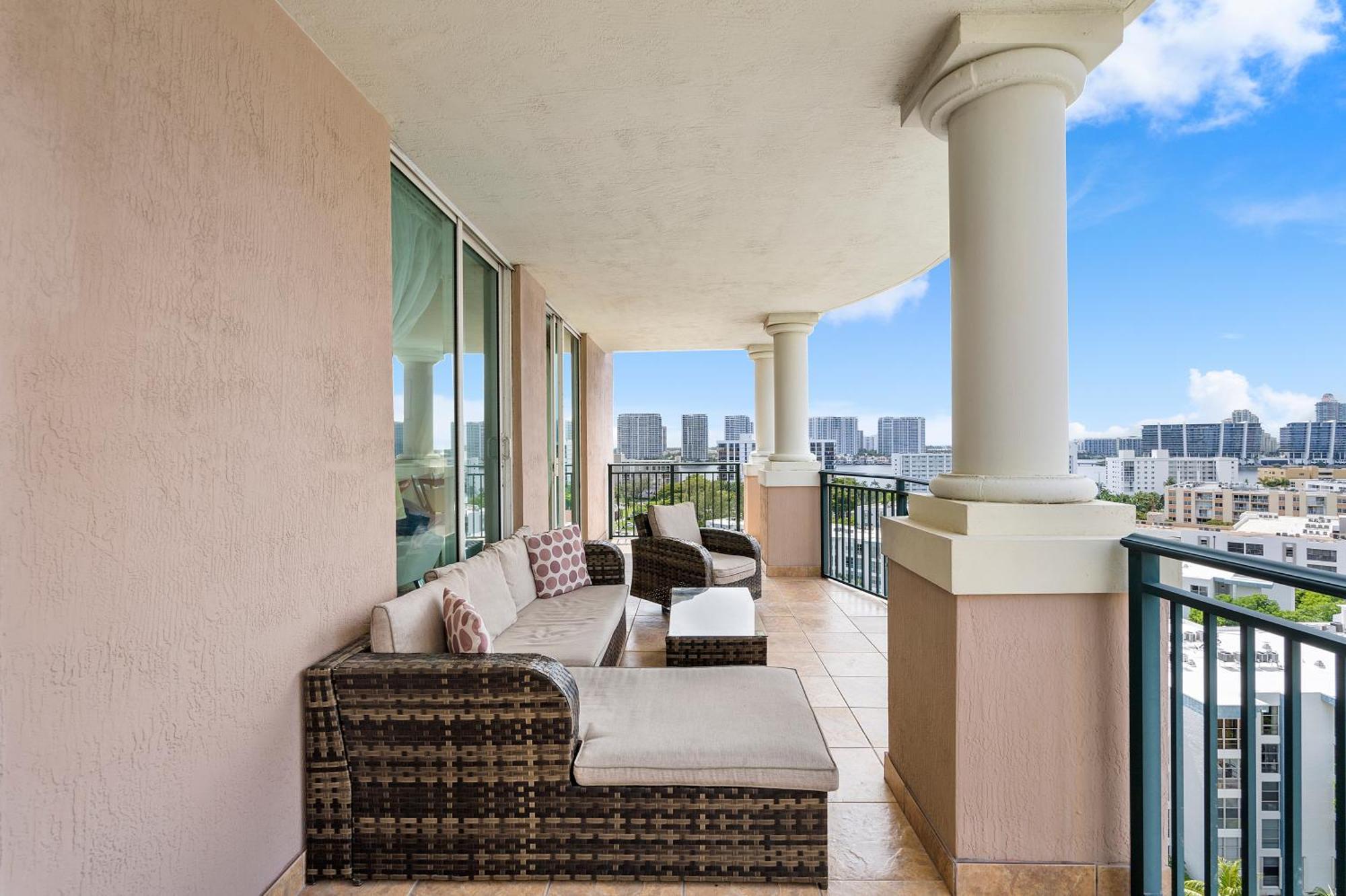 King David By The Ocean Apartment ไมอามีบีช ภายนอก รูปภาพ